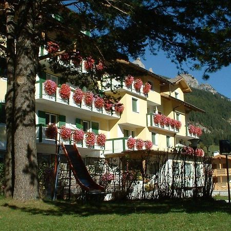 Hotel Montana Pozza di Fassa Exterior foto